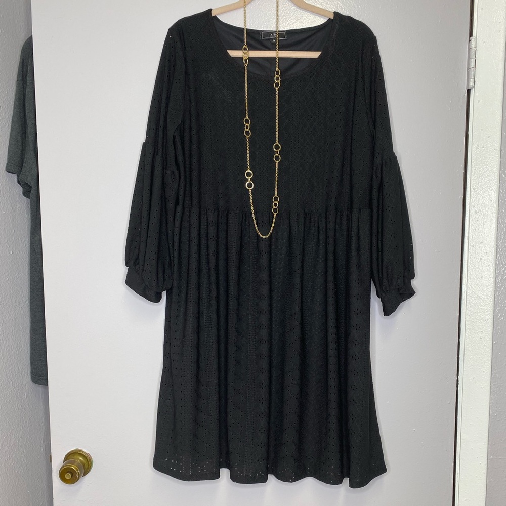 Women’s Plus size poof sleeve black dress
